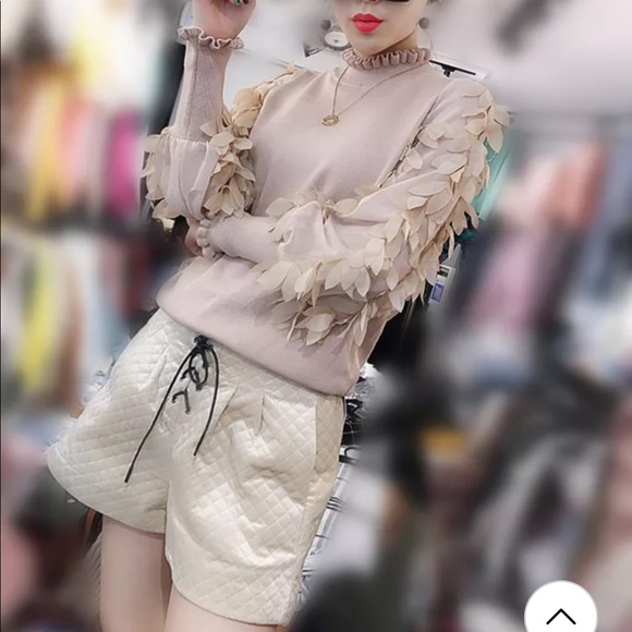 New! Gorgeous Feminine Petal Sleeve Ruffle Sweater - Picture 2 of 8